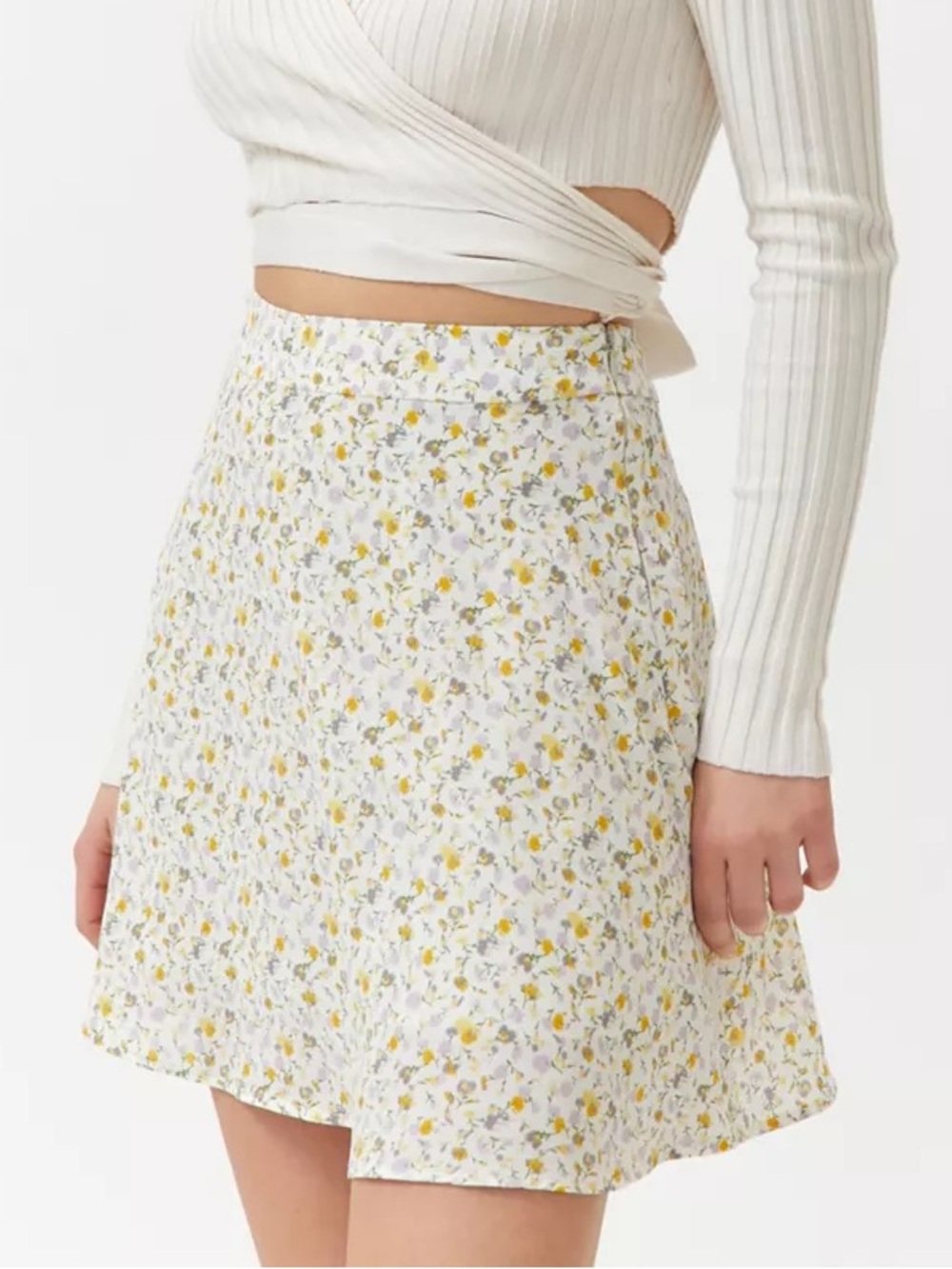 Dress Forum White Floral Mini Skort Size M Yellow Daisy Print Cottagecore